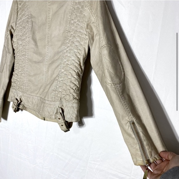 Vintage Roosevelt American College Beige Distressed Faux Leather Jacket M - Picture 4 of 16